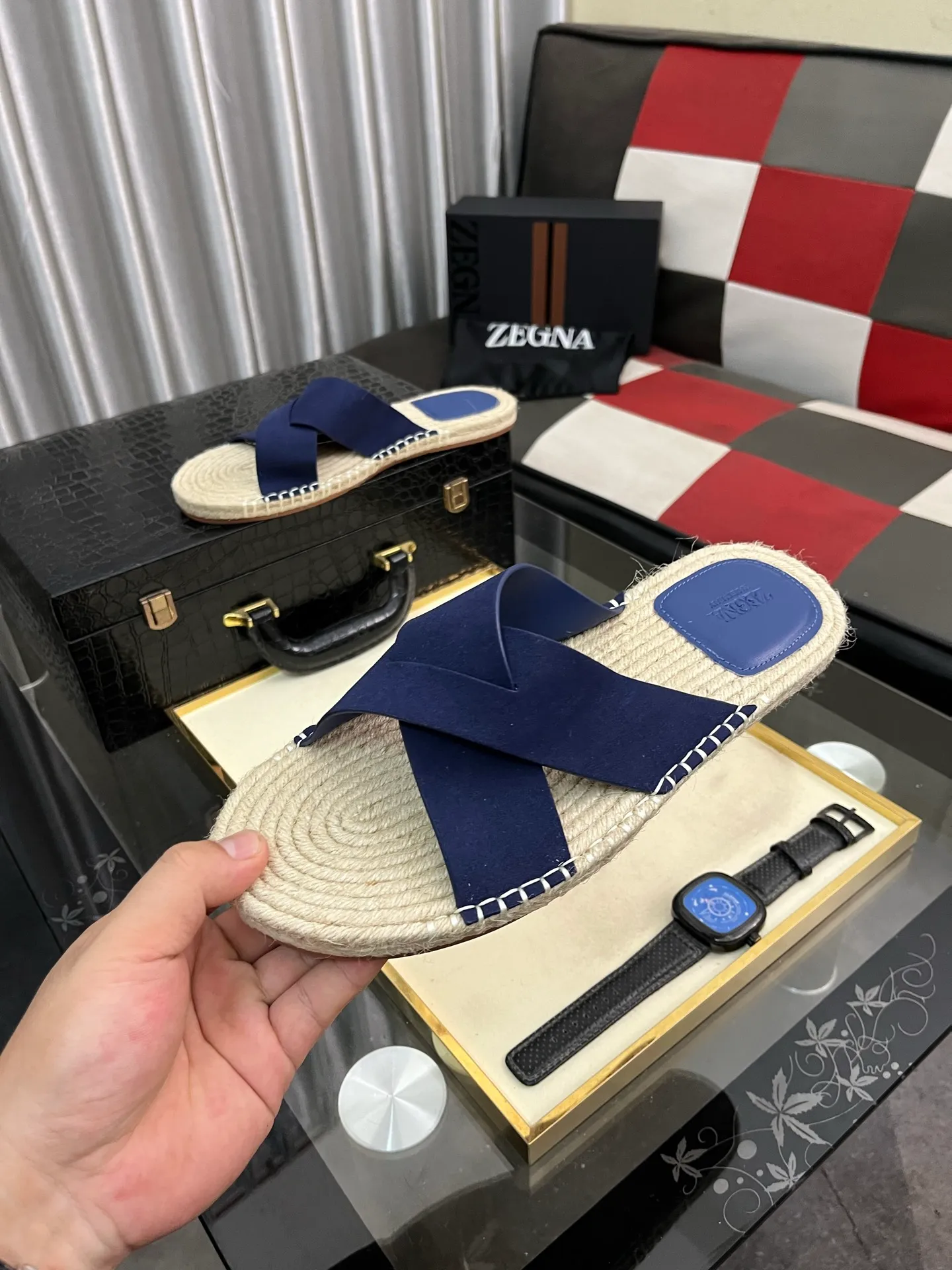 Men's shoes 💰320⌚️⌚️《HERMES》Hermès 💁♂️Men's casual slippers, compare the quality at the counter🧚🏿♂️ The upper layer has a stone pattern with clear texture, showing high-end, high-end, comfortable to wear and versatile. Purely hand-pulled, raw rubber breathable outsole, breathable and comfortable lambskin lining, 100% comfortable density, original rubber outsole wear-resistant code number 38-44. Can be customized 45-46-47